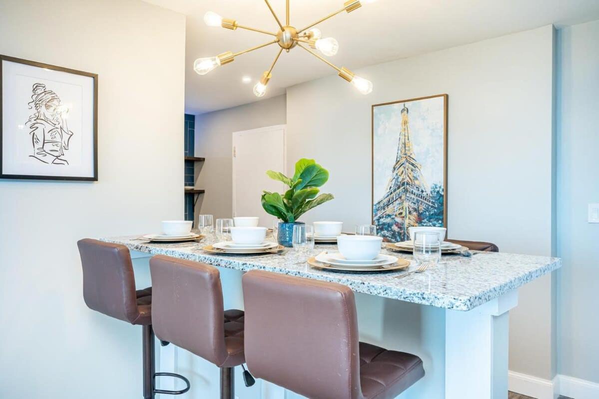 Downtown! High Rise! Onsite Parking Lm1903 *
