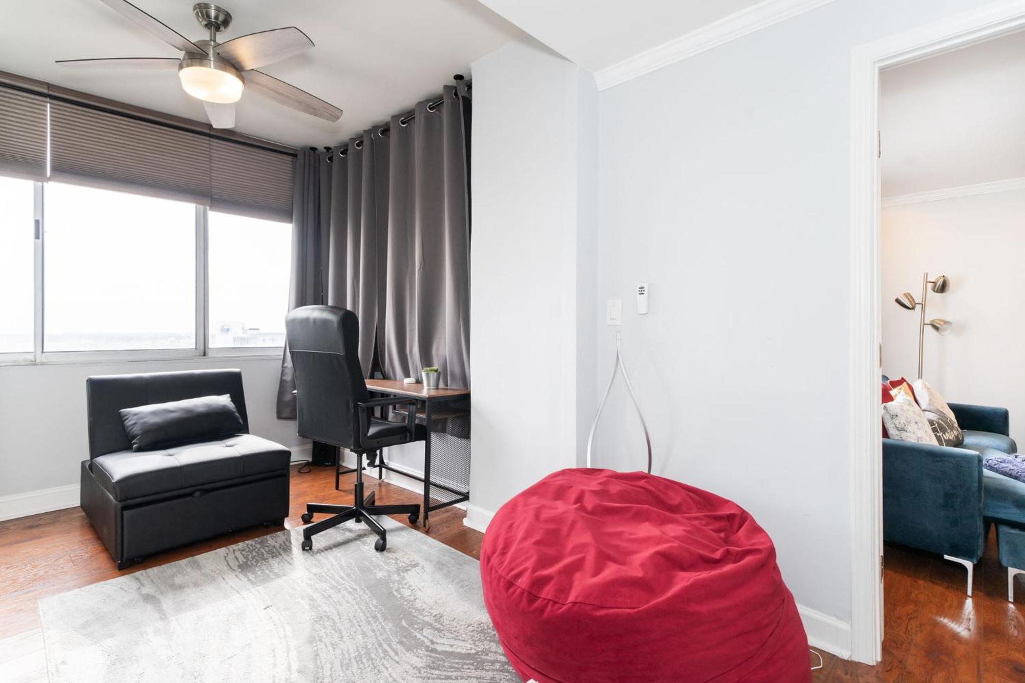 21floor-renovated 2br,1bath King And Queen Bed And Parking *
