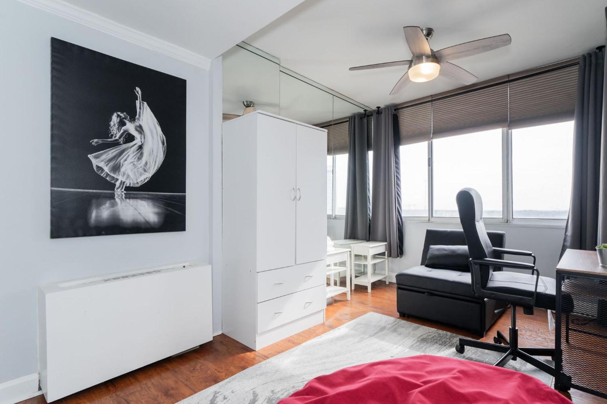 Apartment 21floor-renovated 2br,1bath King And Queen Bed And Parking *