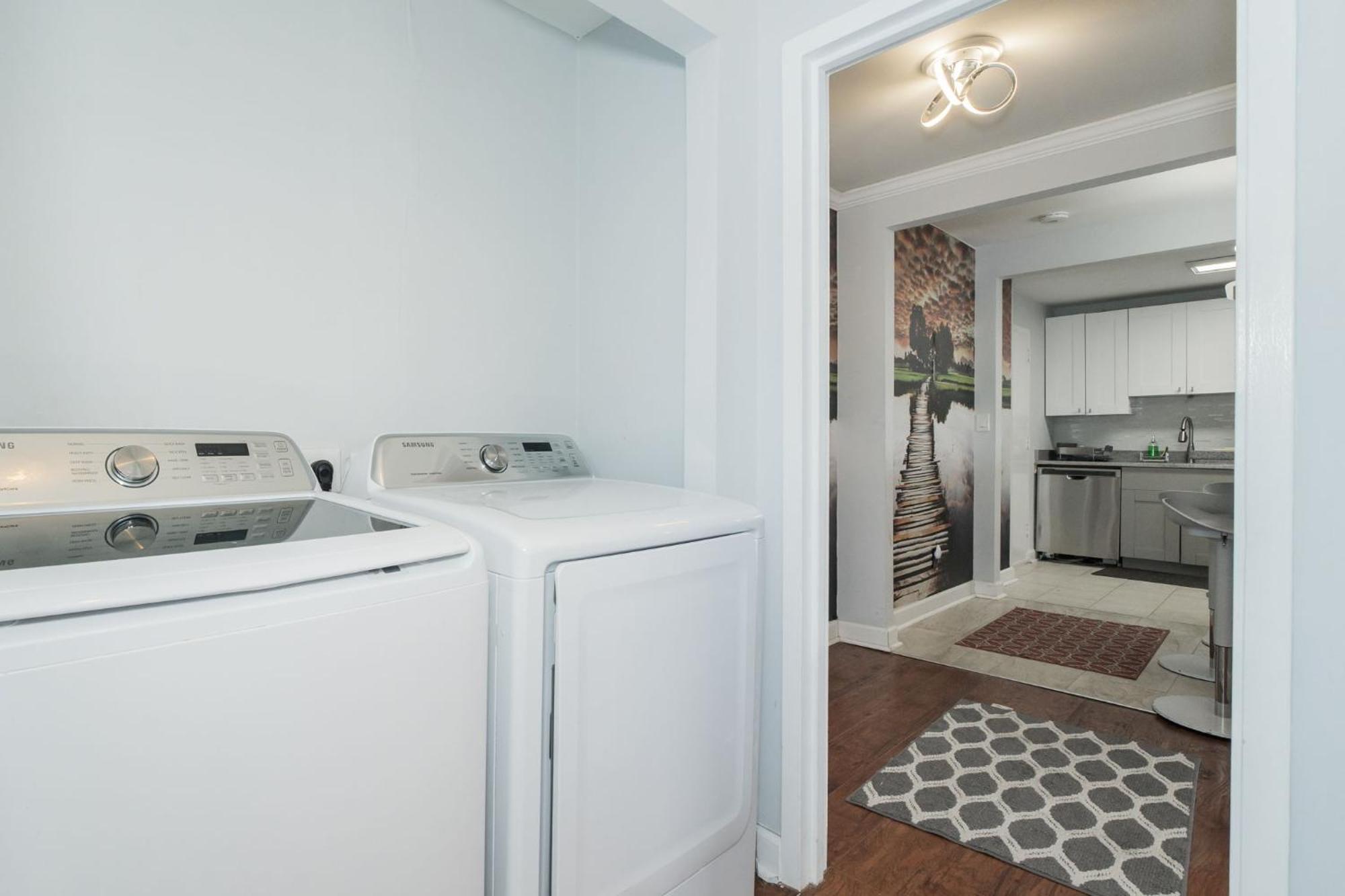 21floor-renovated 2br,1bath King And Queen Bed And Parking Apartment *