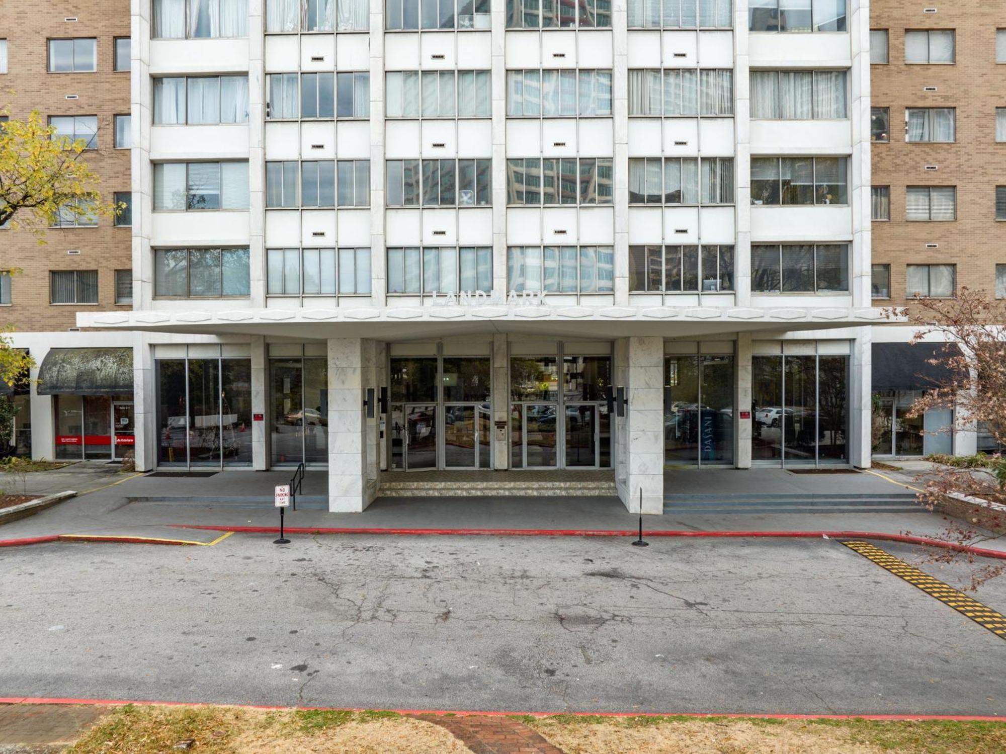 21floor-renovated 2br,1bath King And Queen Bed And Parking * Atlanta