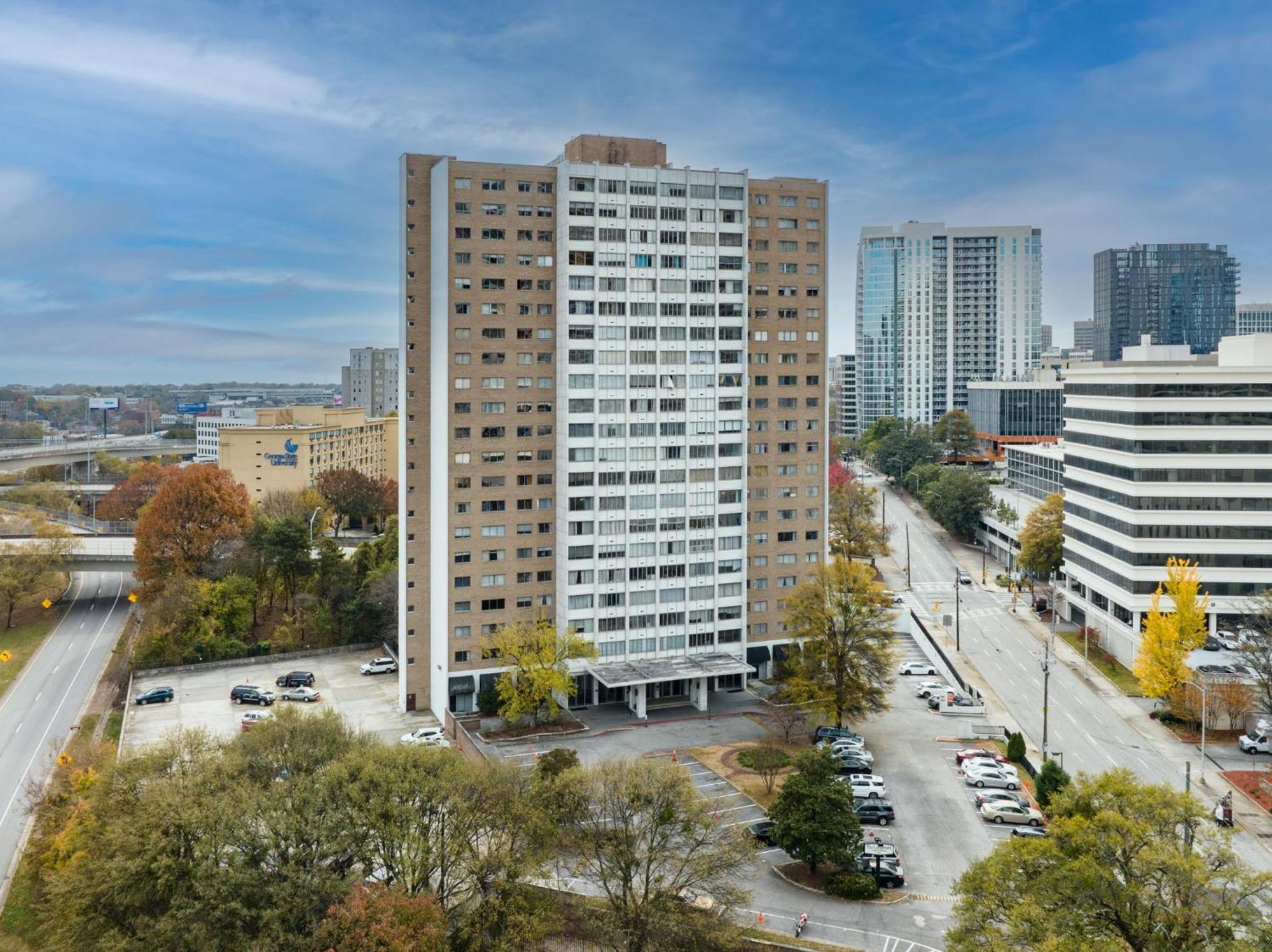 21floor-renovated 2br,1bath King And Queen Bed And Parking Apartment
