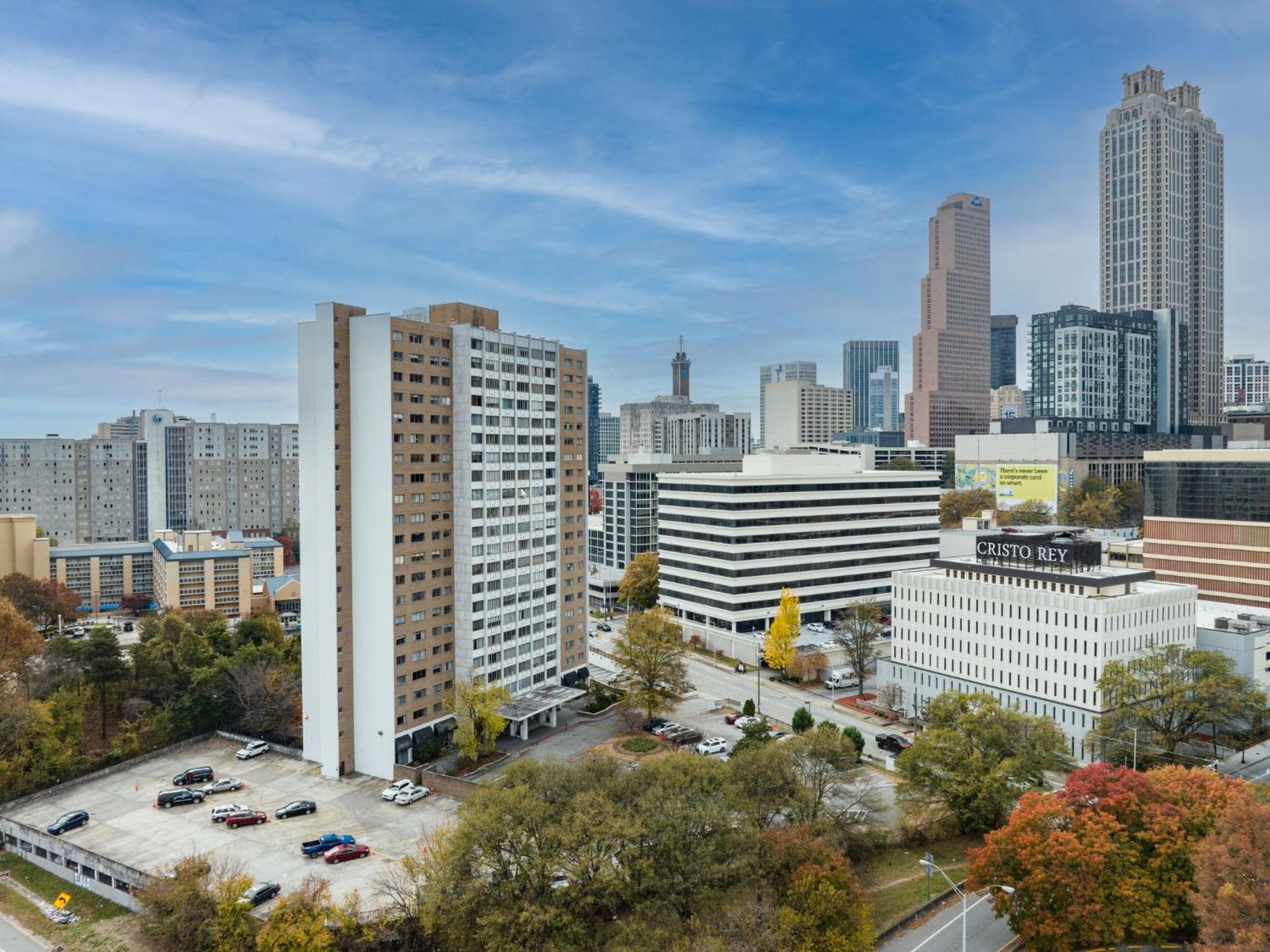 21floor-renovated 2br,1bath King And Queen Bed And Parking *