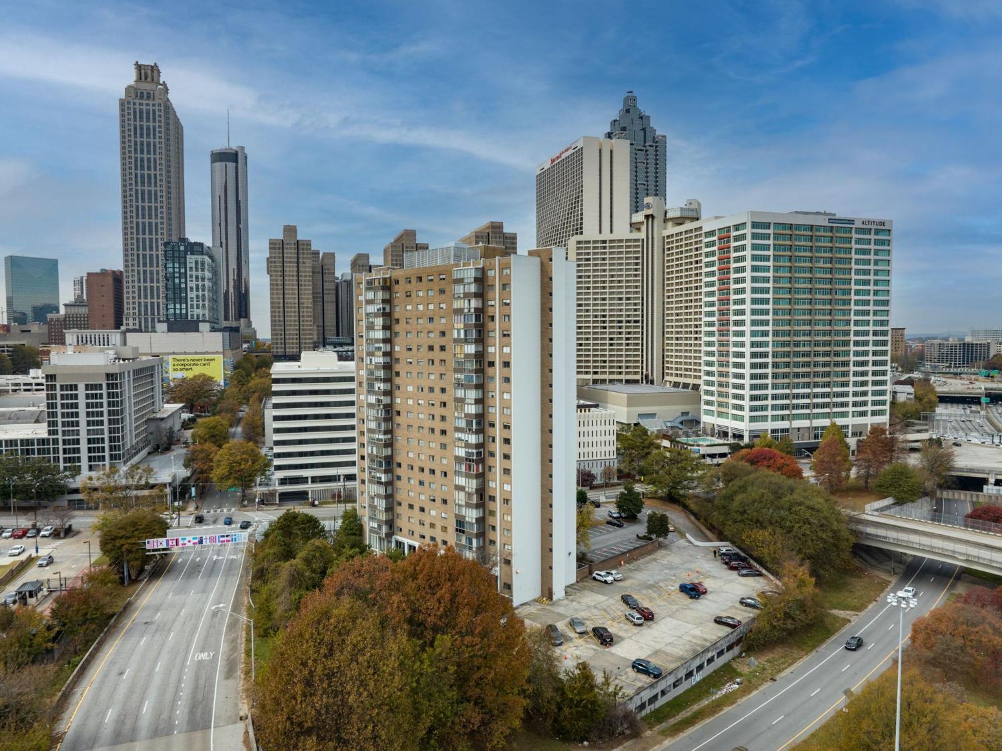 21floor-renovated 2br,1bath King And Queen Bed And Parking Apartment *