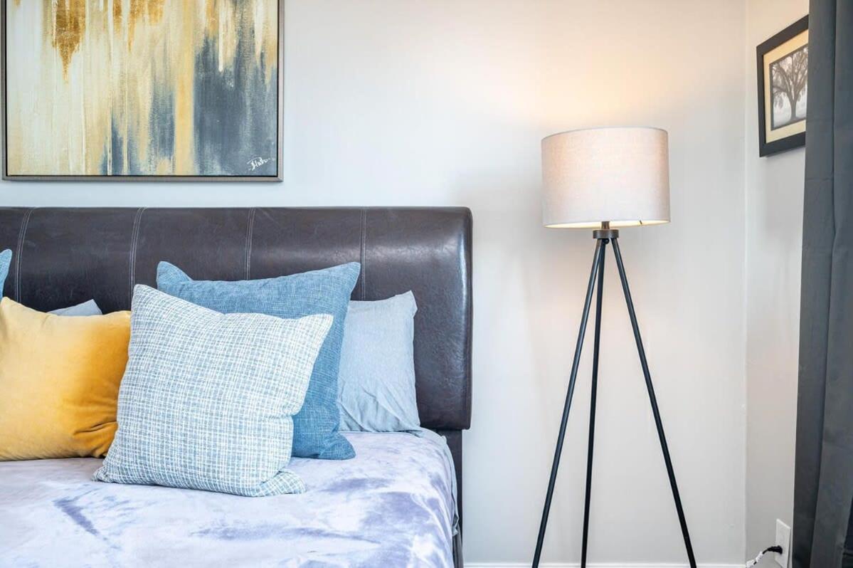 Downtown! High Rise! Onsite Parking Lm1903 Holiday home