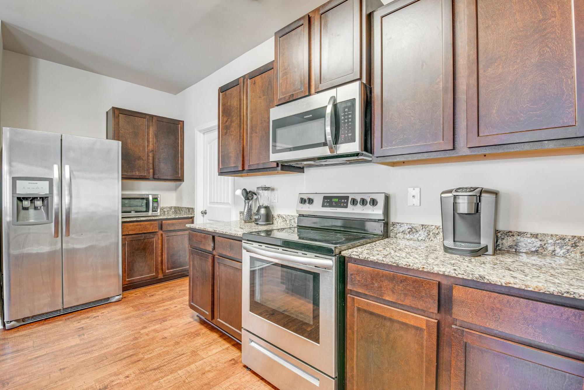 Spacious With Yard And Charcoal Grill! Holiday home Atlanta
