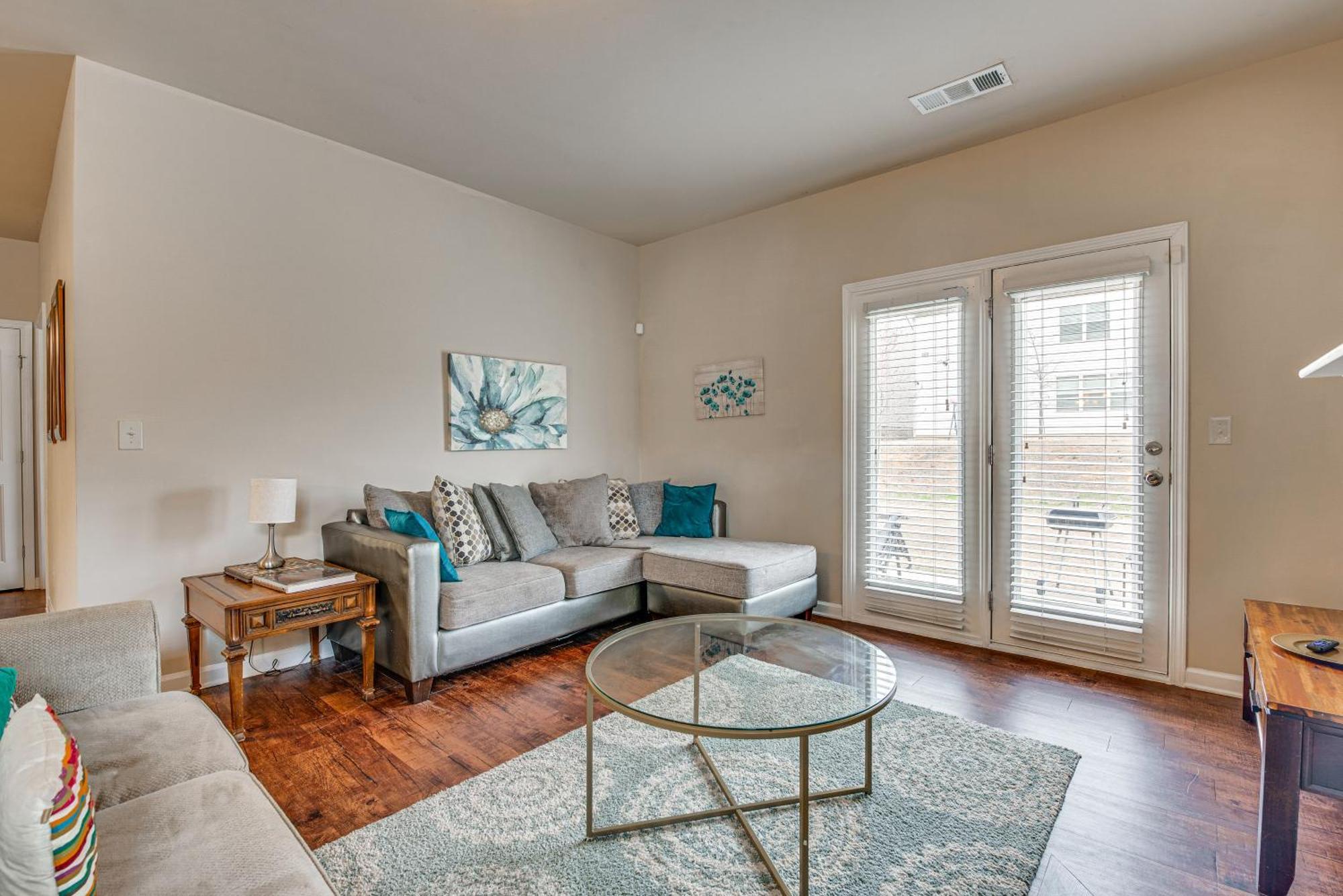 Spacious With Yard And Charcoal Grill! *