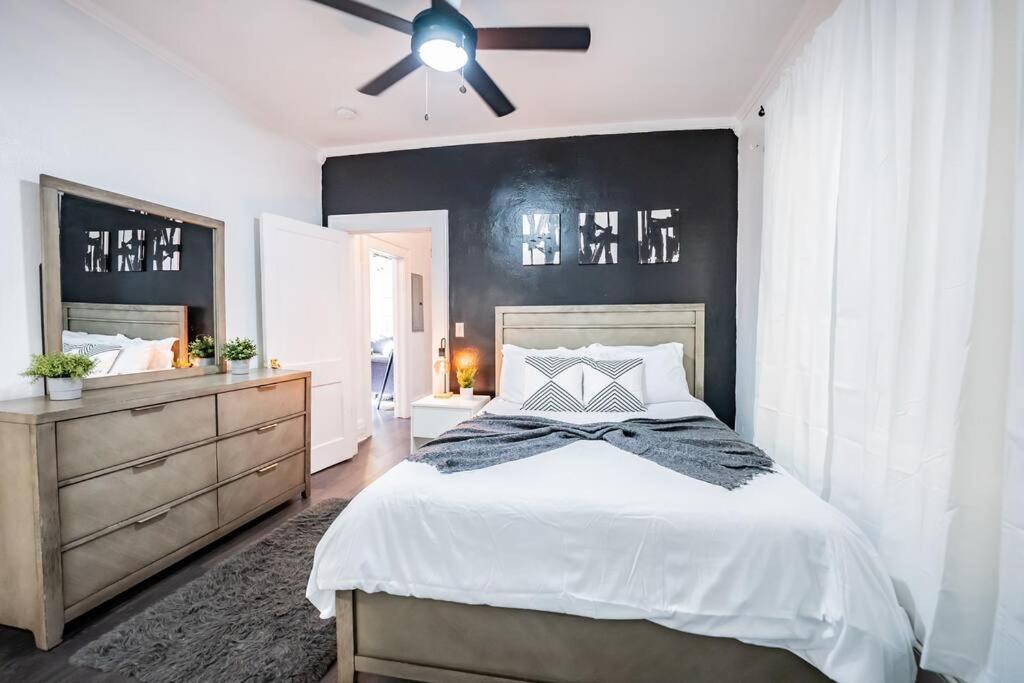 Humble 3 Miles Dt Holiday home