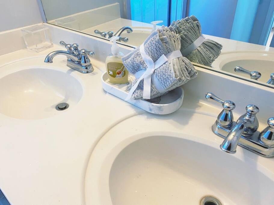 Entire Downtown Atl! Walk To Gwcc And More! * Atlanta