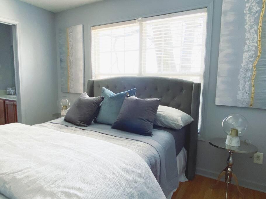 Entire Downtown Atl! Walk To Gwcc And More! Atlanta