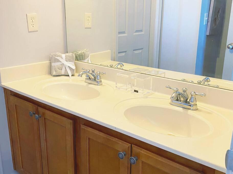 Entire Downtown Atl! Walk To Gwcc And More! Atlanta
