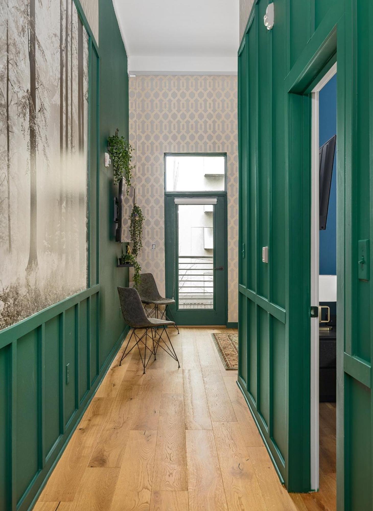 Apartment Verdant Statuesque Intimate Acropolis Views Of Famous Park Atlanta