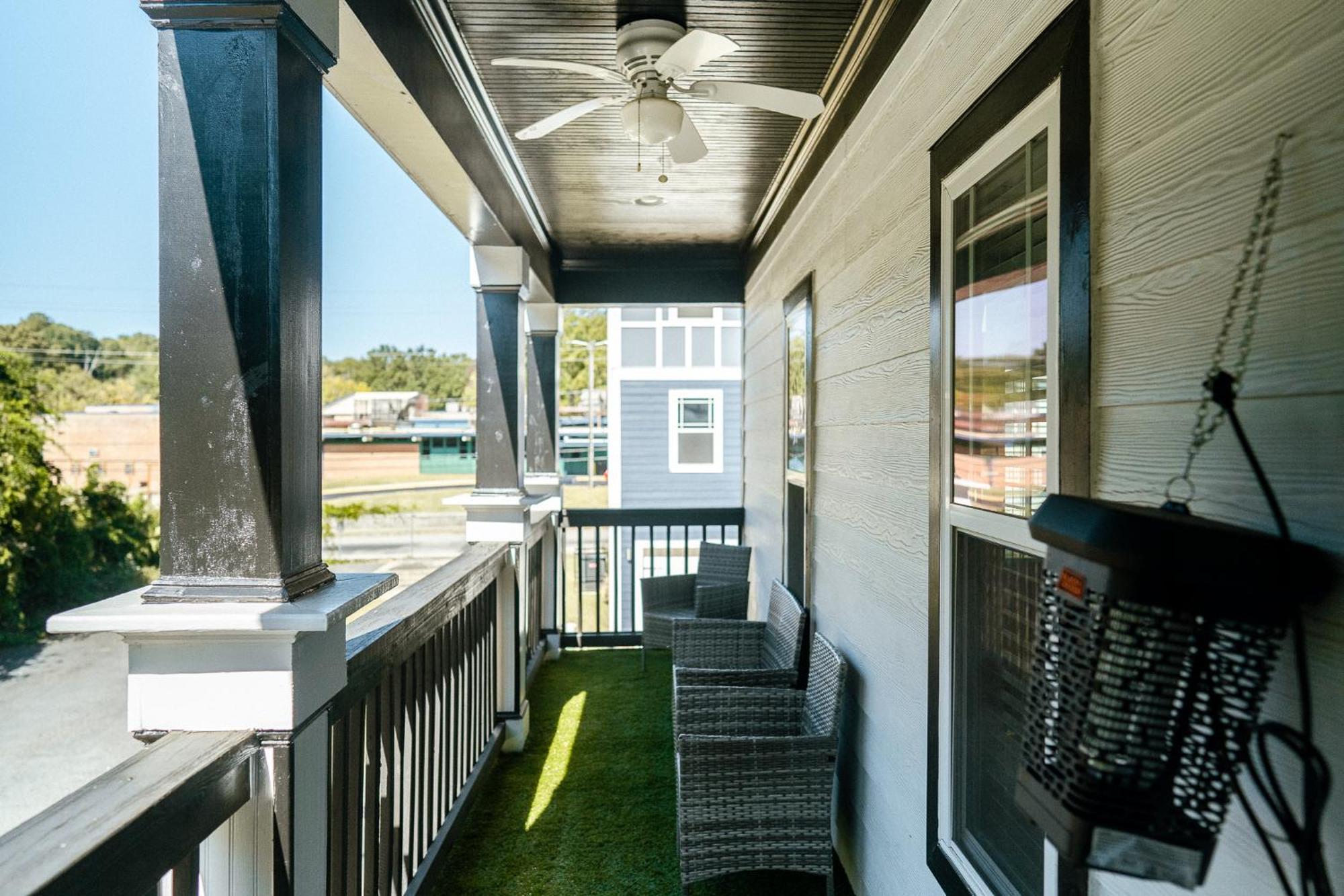 Enjoy Mini-mansion Near Downtown And The Airport! Holiday home