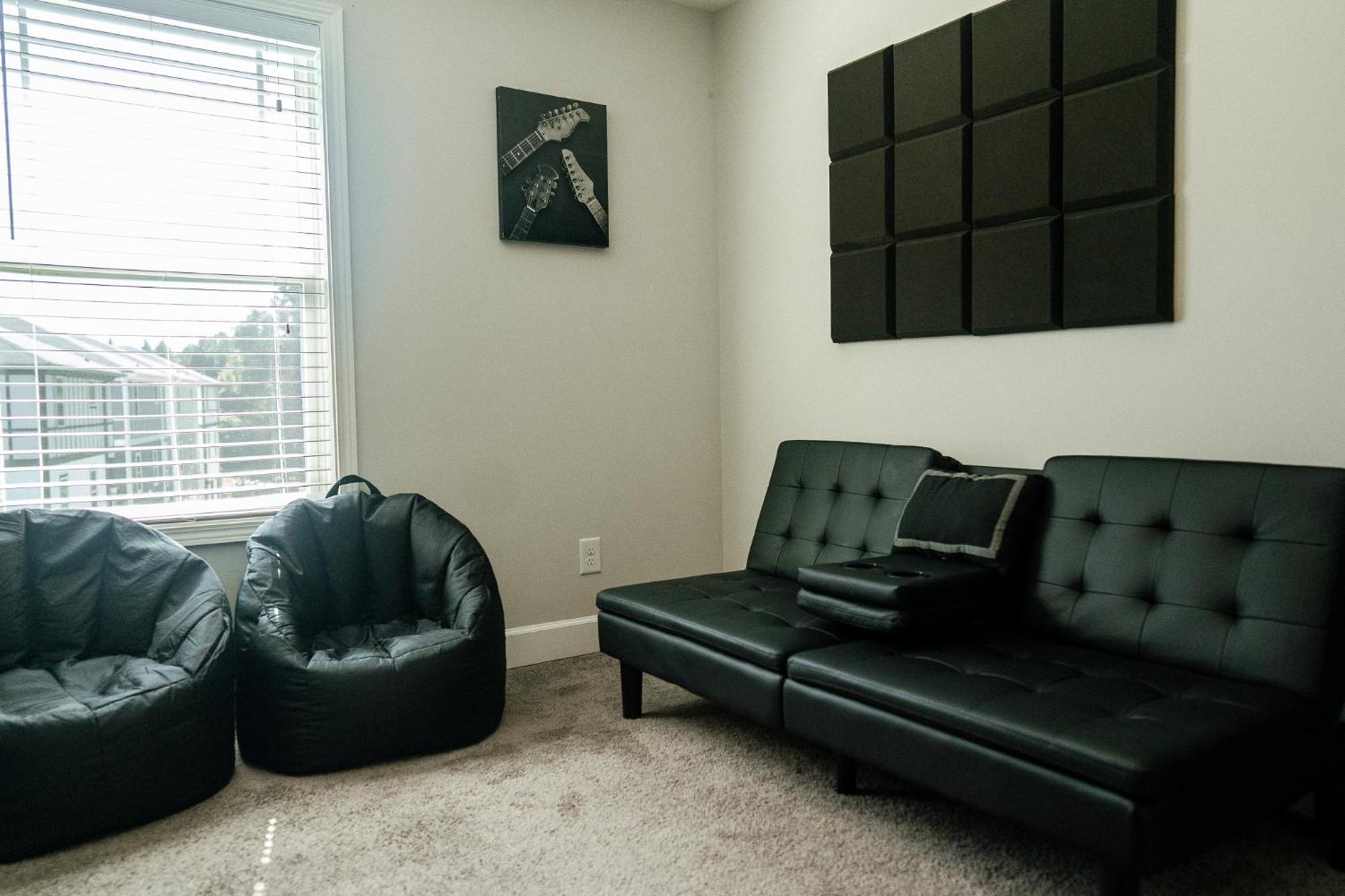 Enjoy Mini-mansion Near Downtown And The Airport! Holiday home *