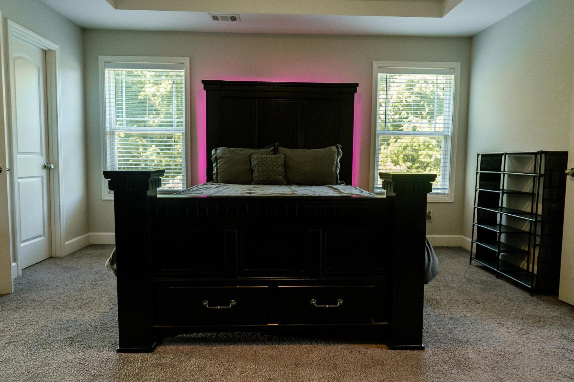 Enjoy Mini-mansion Near Downtown And The Airport! *