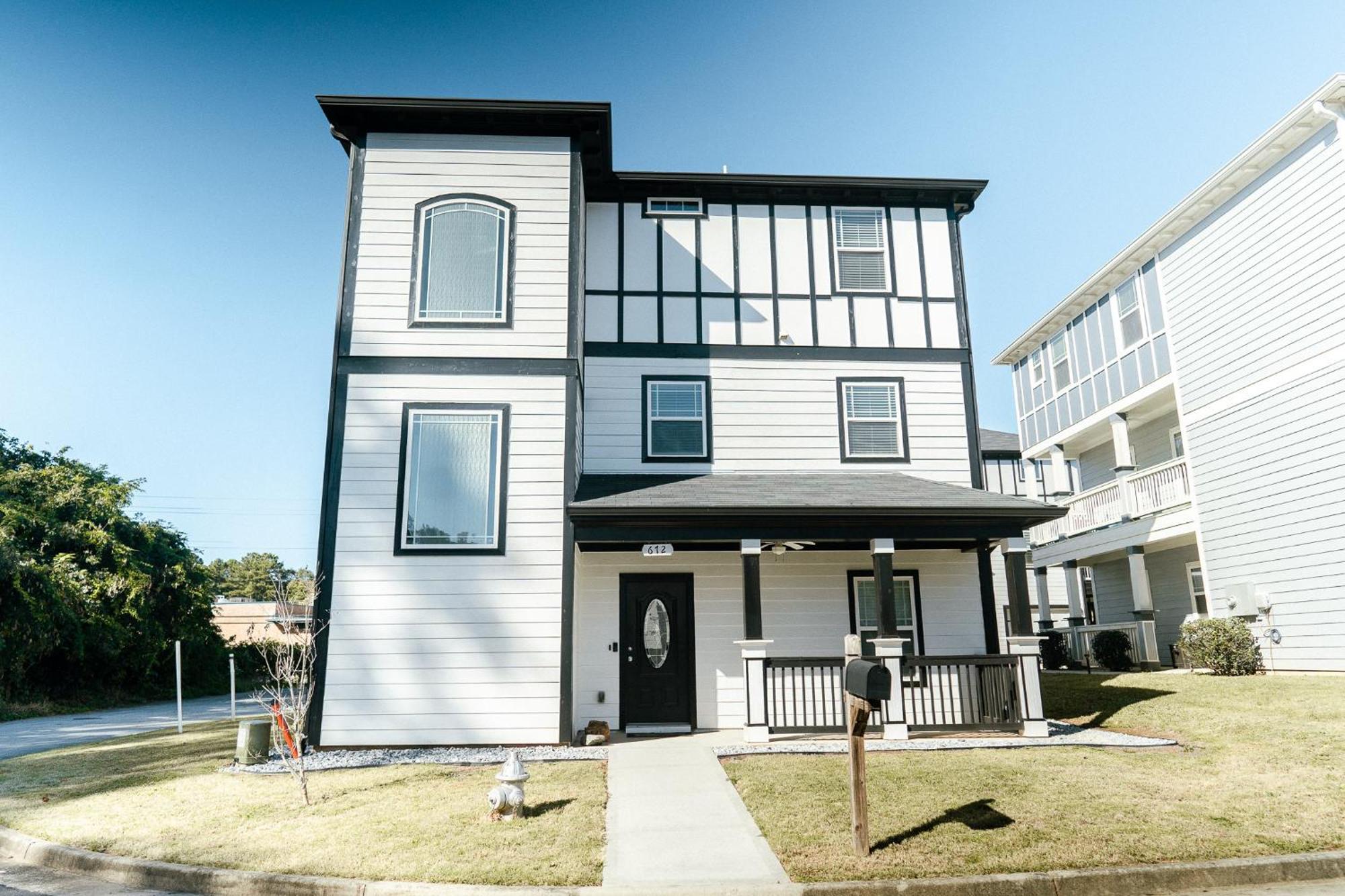 Enjoy Mini-mansion Near Downtown And The Airport! Holiday home *