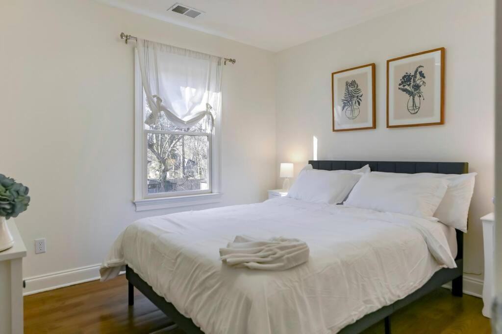 Amazing Location Spacious House *