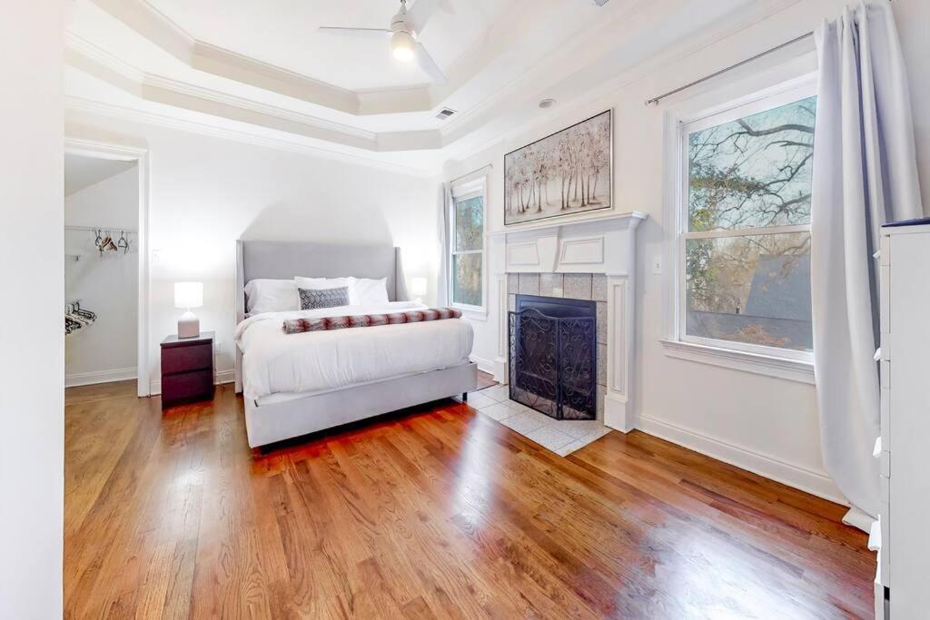 Amazing Location Spacious House *