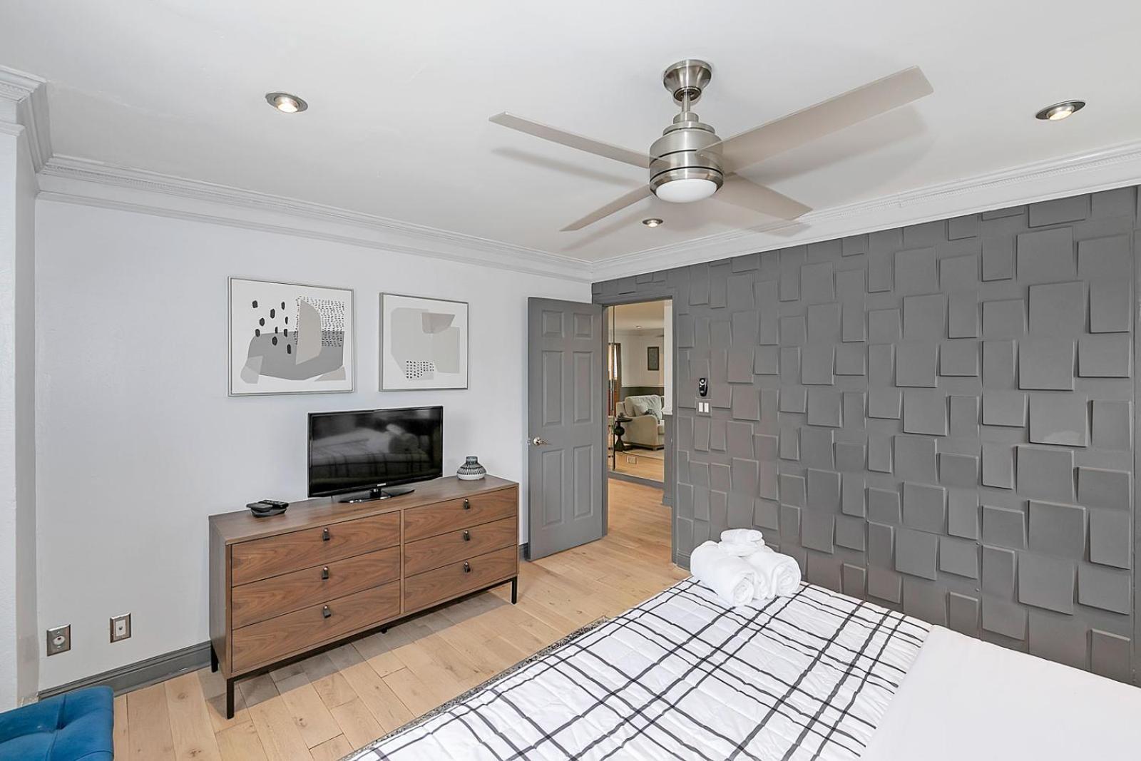 Downtown 1 Bedroom High Rise With Balcony Holiday home