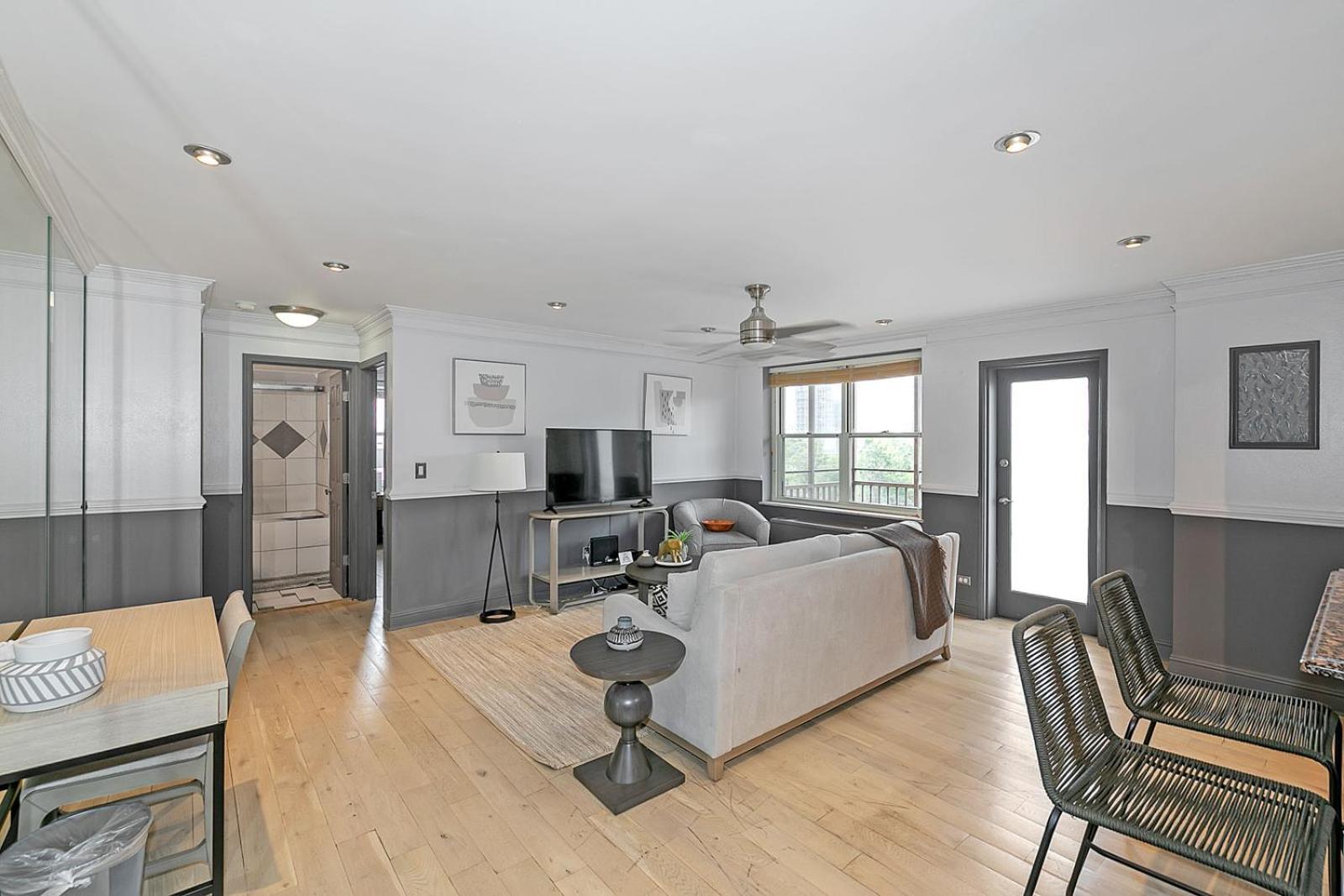Downtown 1 Bedroom High Rise With Balcony * Atlanta