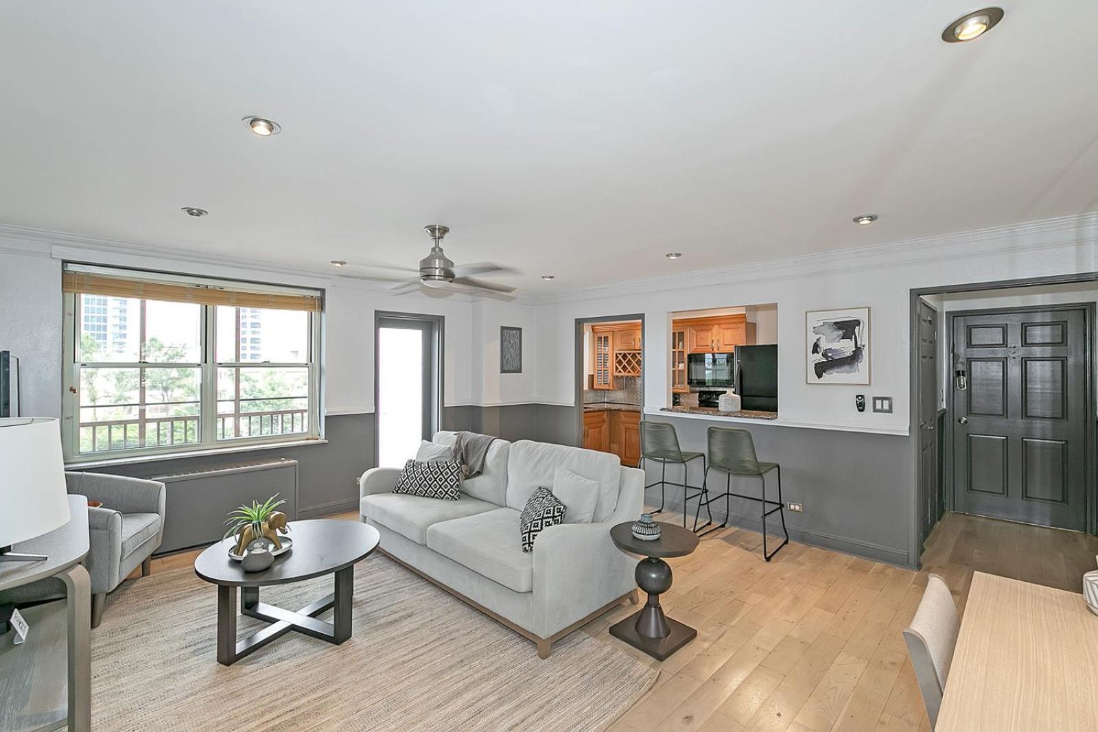 Holiday home Downtown 1 Bedroom High Rise With Balcony