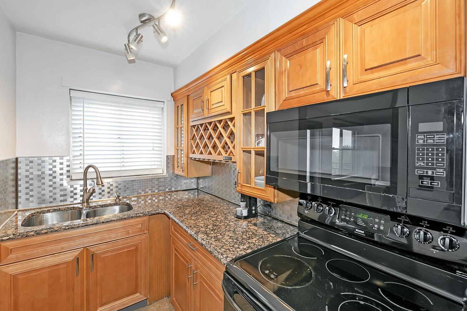 Holiday home Downtown 1 Bedroom High Rise With Balcony *