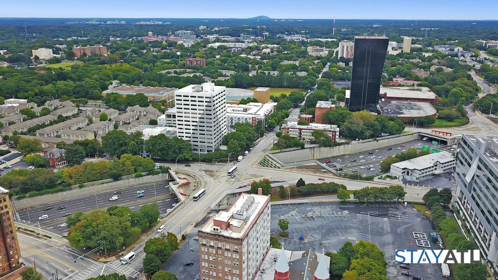 Downtown 1 Bedroom High Rise With Balcony