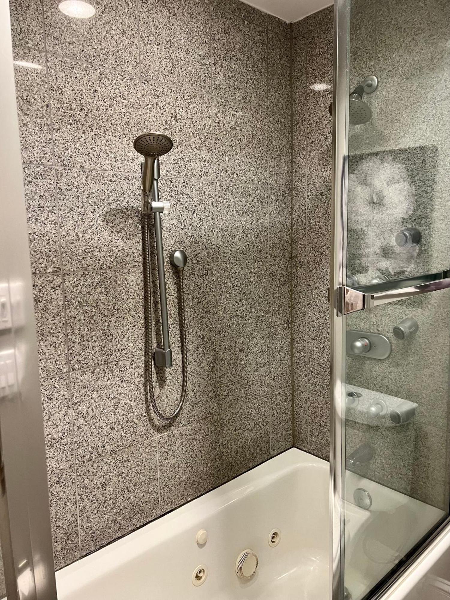 Prime Downtown 17th Floor Holiday home *