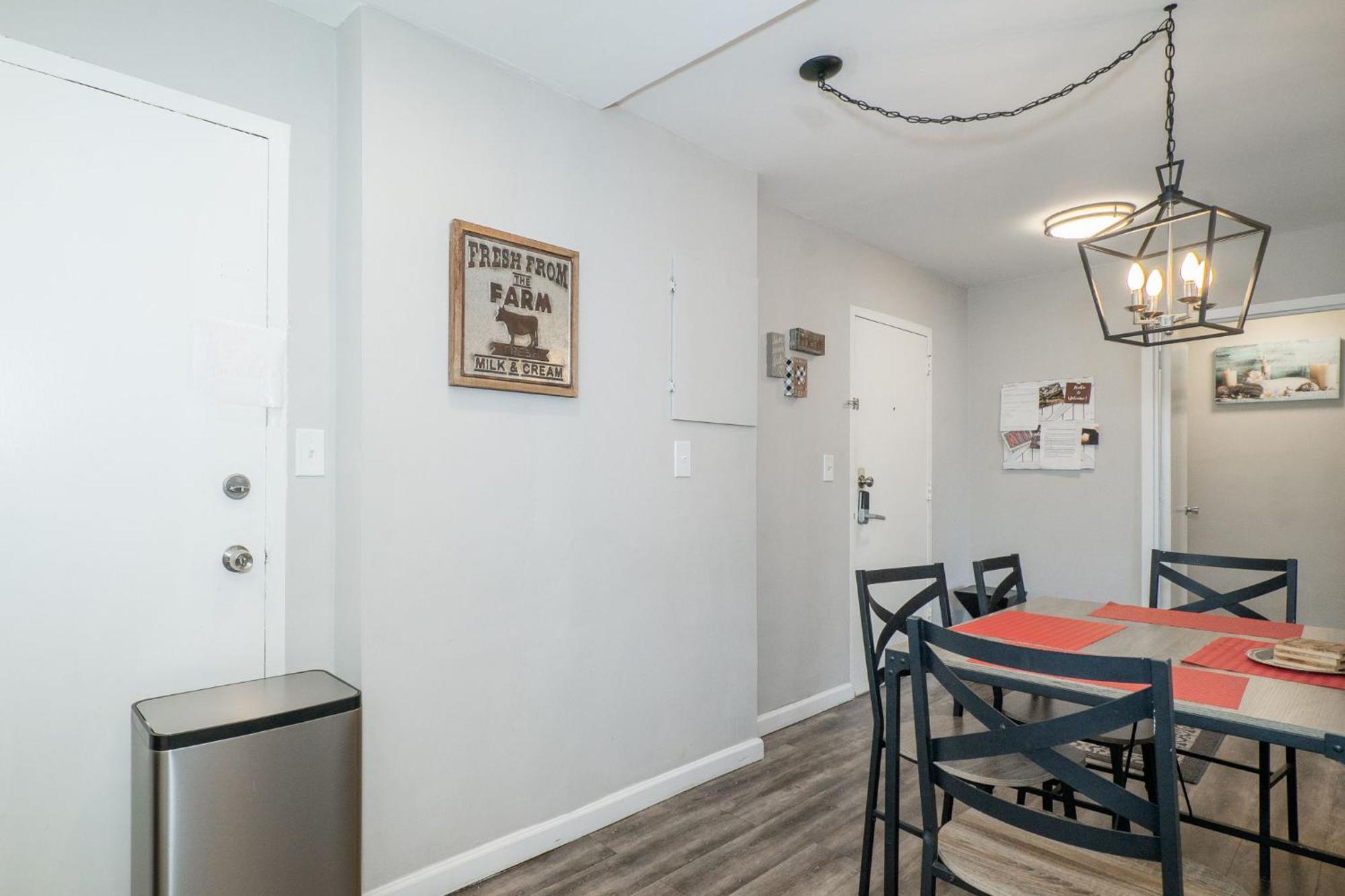 Apartment Welcoming Barn, 2 Bedroom & 1 Bath & Parking