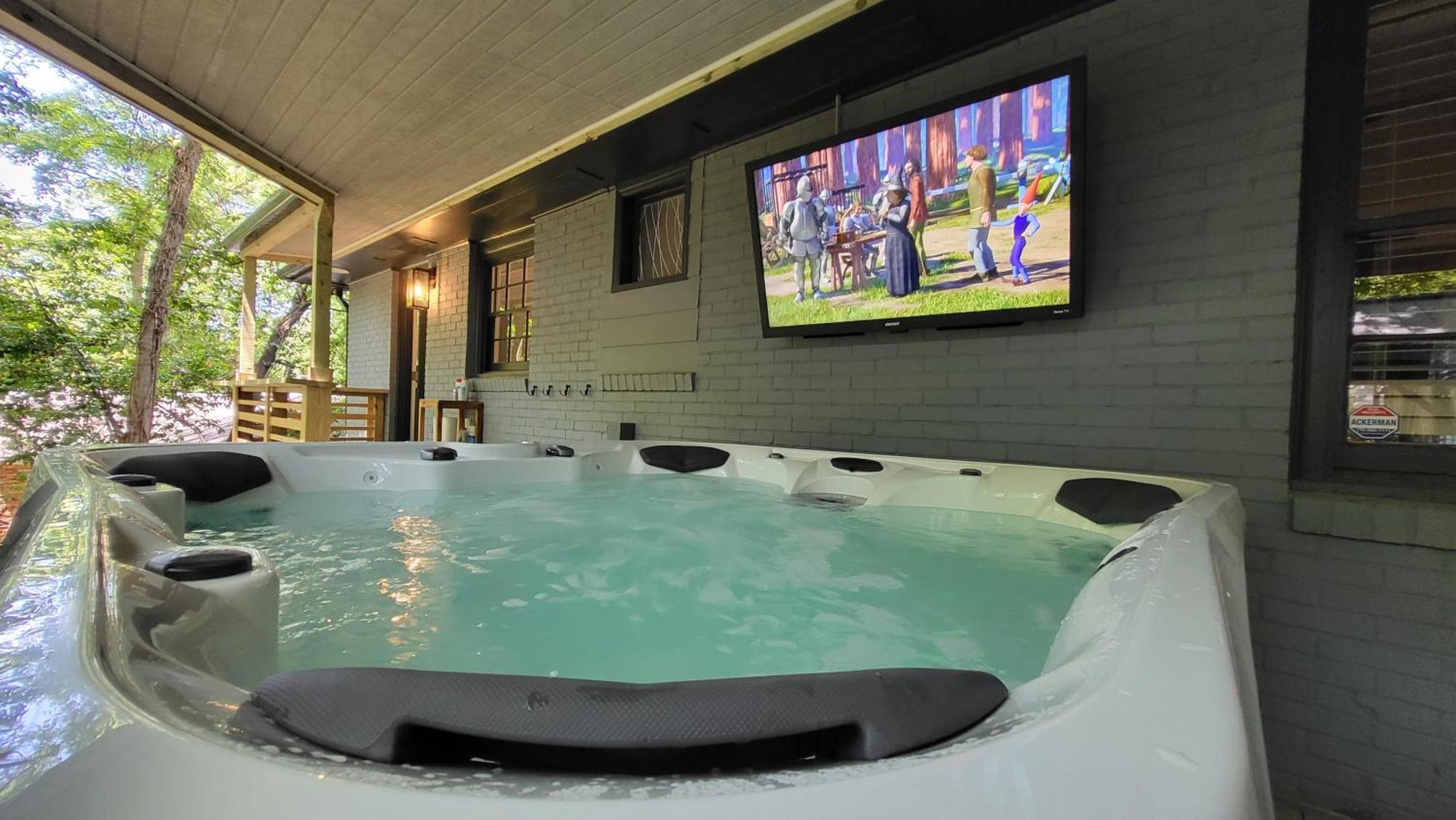Holiday home Pine - Luxe Near Everything Hot Tub Patio Atlanta