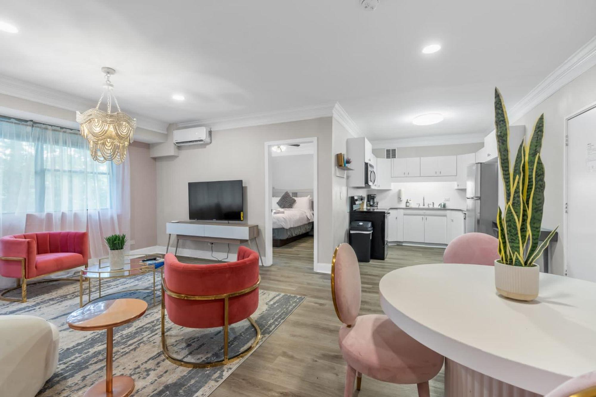 House At Phipps Apartment *