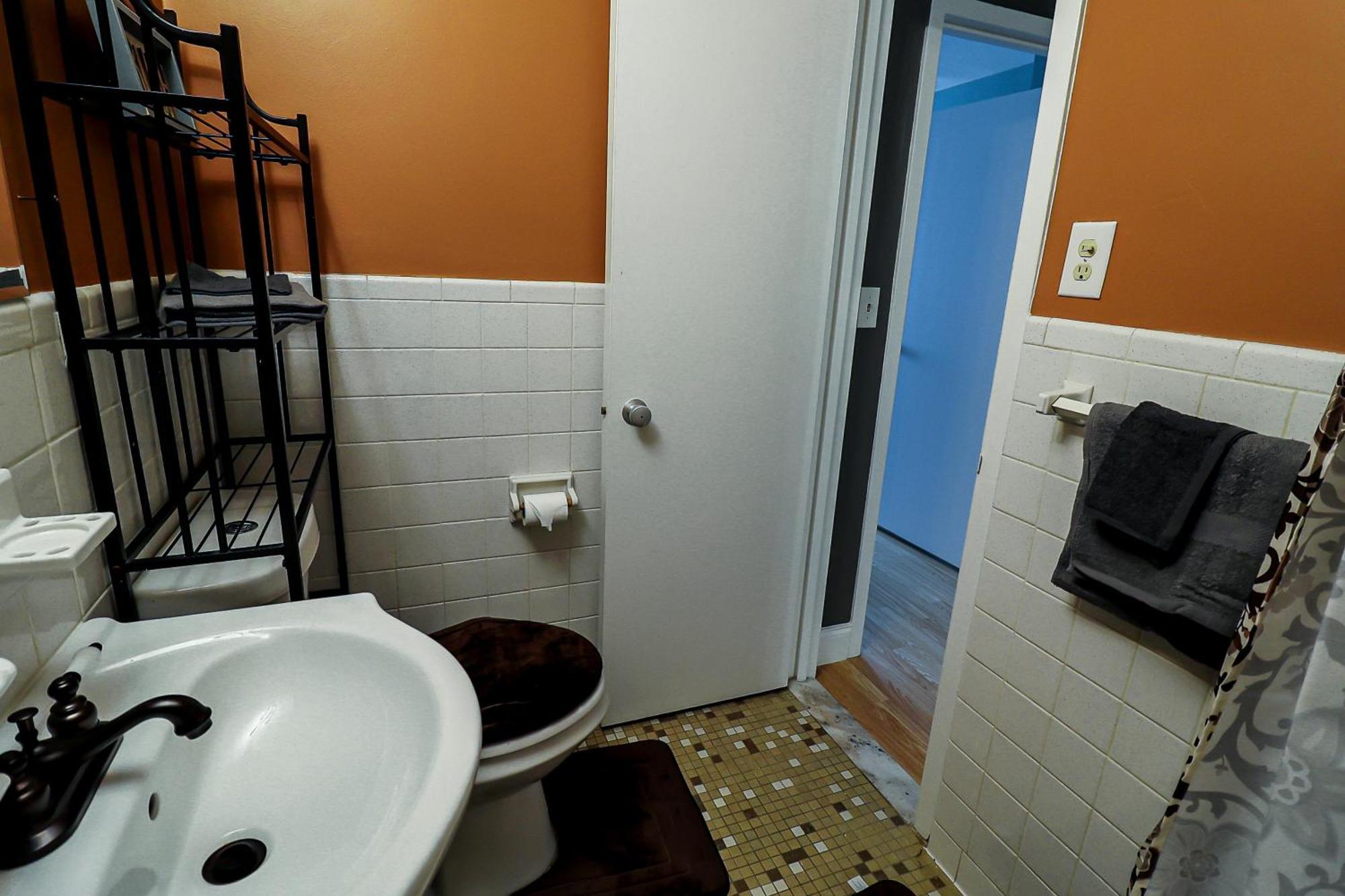 Perfect Dtwn 2 Bed With Cali King Bed And Gym