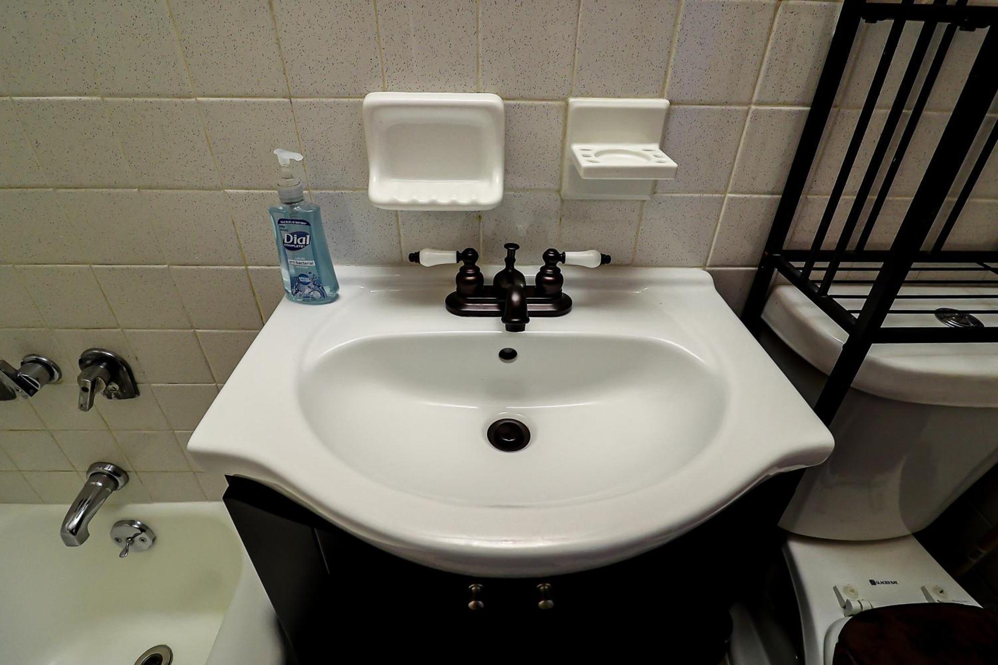 Perfect Dtwn 2 Bed With Cali King Bed And Gym *