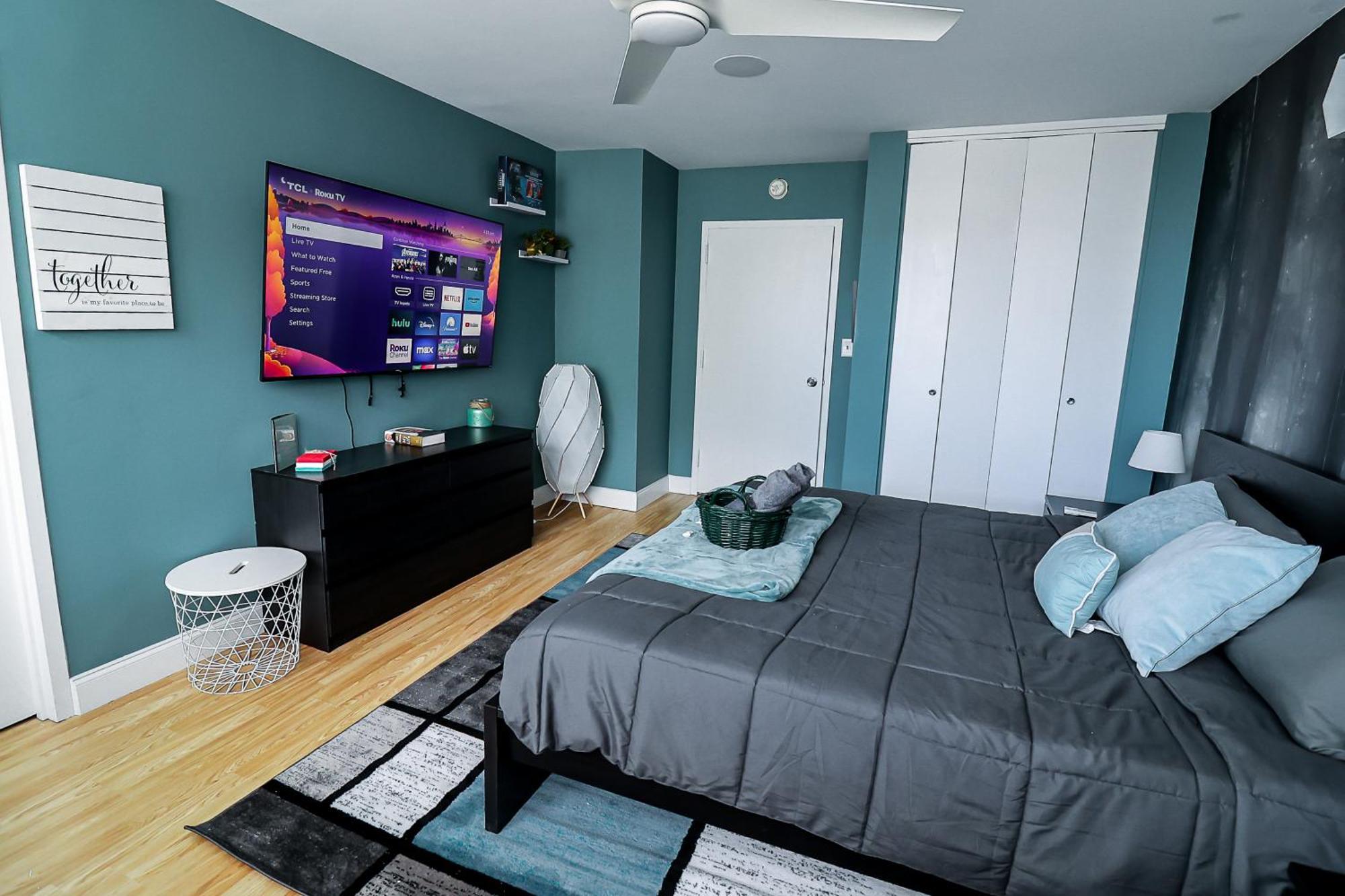 Perfect Dtwn 2 Bed With Cali King Bed And Gym *