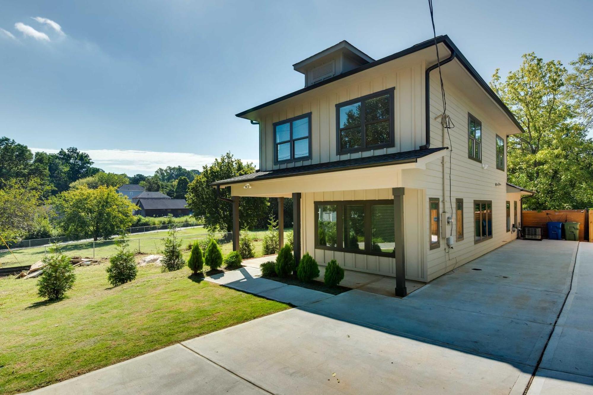 Luxury Smart 2 Miles To Downtown Atlanta!