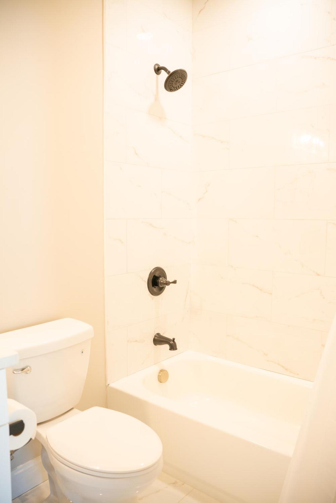 Holiday home Brand New: Urban Oasis 5 Min From Mercedes Benz *