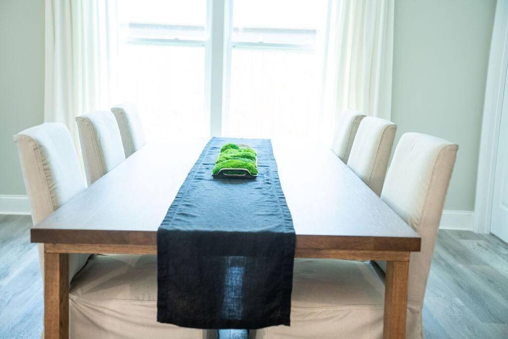 Brand New: Urban Oasis 5 Min From Mercedes Benz *