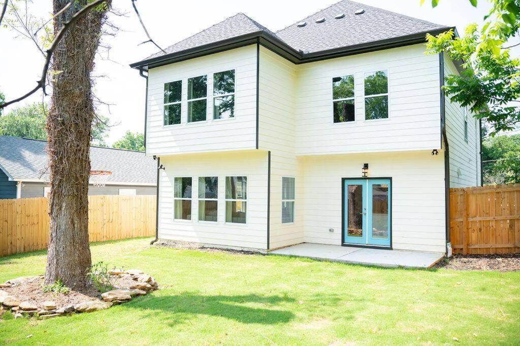 Brand New: Urban Oasis 5 Min From Mercedes Benz