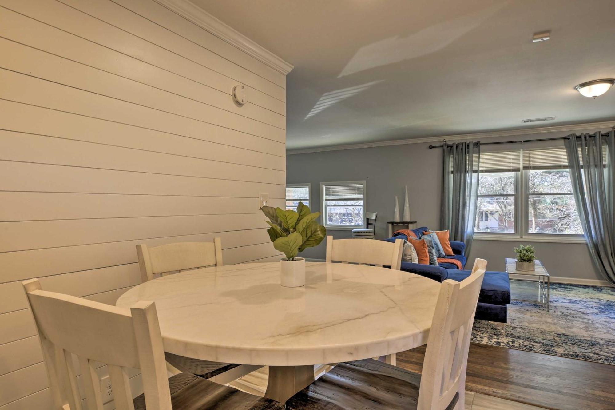 Inviting Vacation With Fire Pit! Holiday home Atlanta