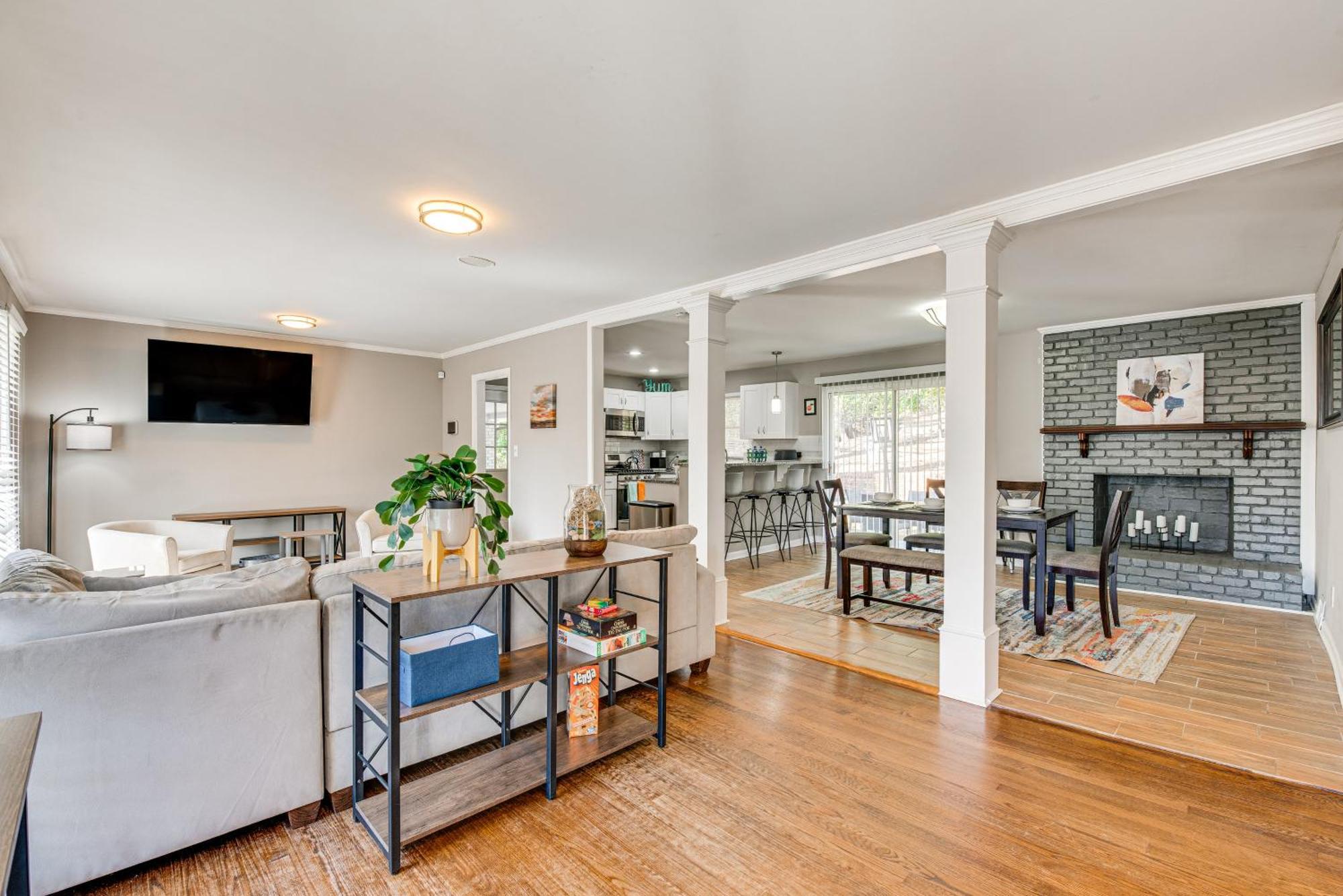 Holiday home With Movie Projector And Basketball Hoop! Atlanta