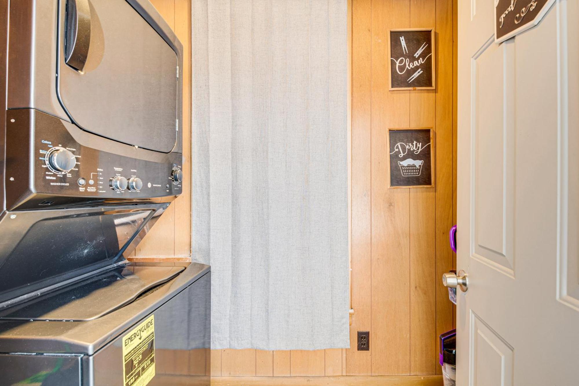 With Movie Projector And Basketball Hoop! Holiday home