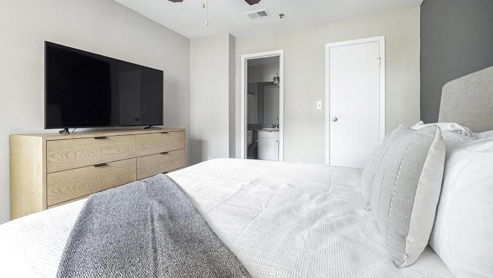Landing Modern With Amazing Amenities Atlanta