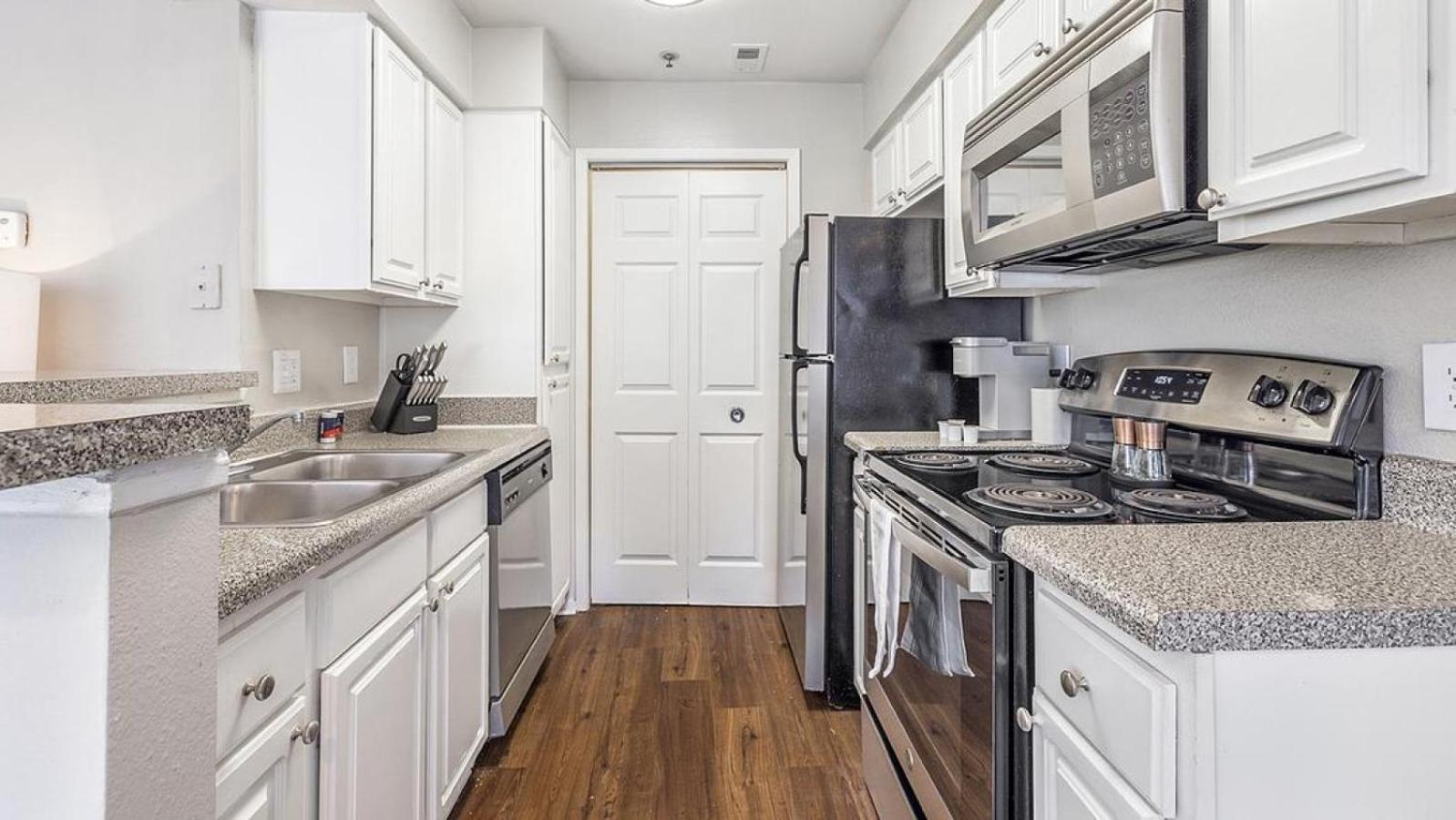 Landing Modern With Amazing Amenities Apartment *