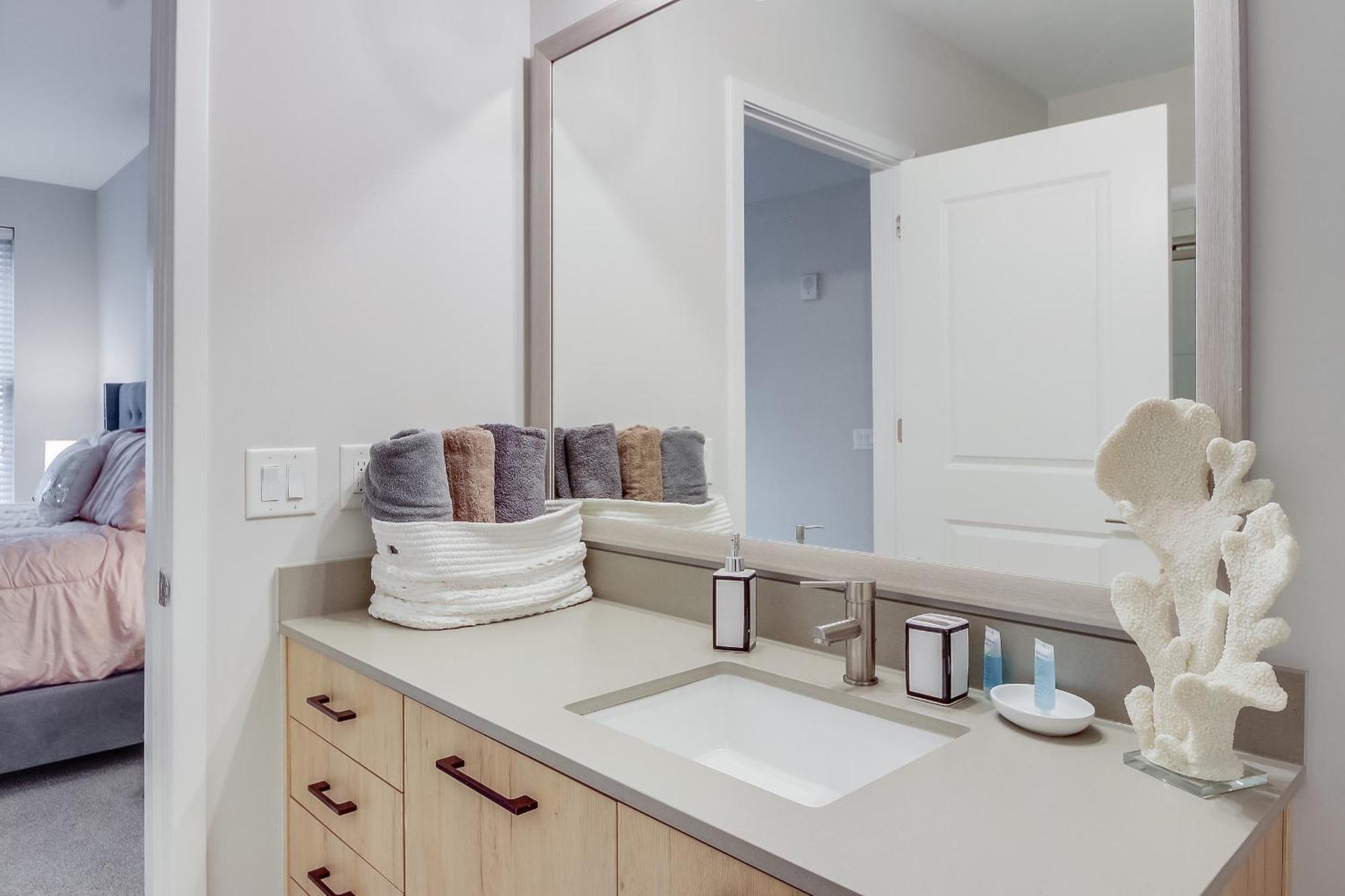 Apartment Modern Getaway Minutes From Truist Park!