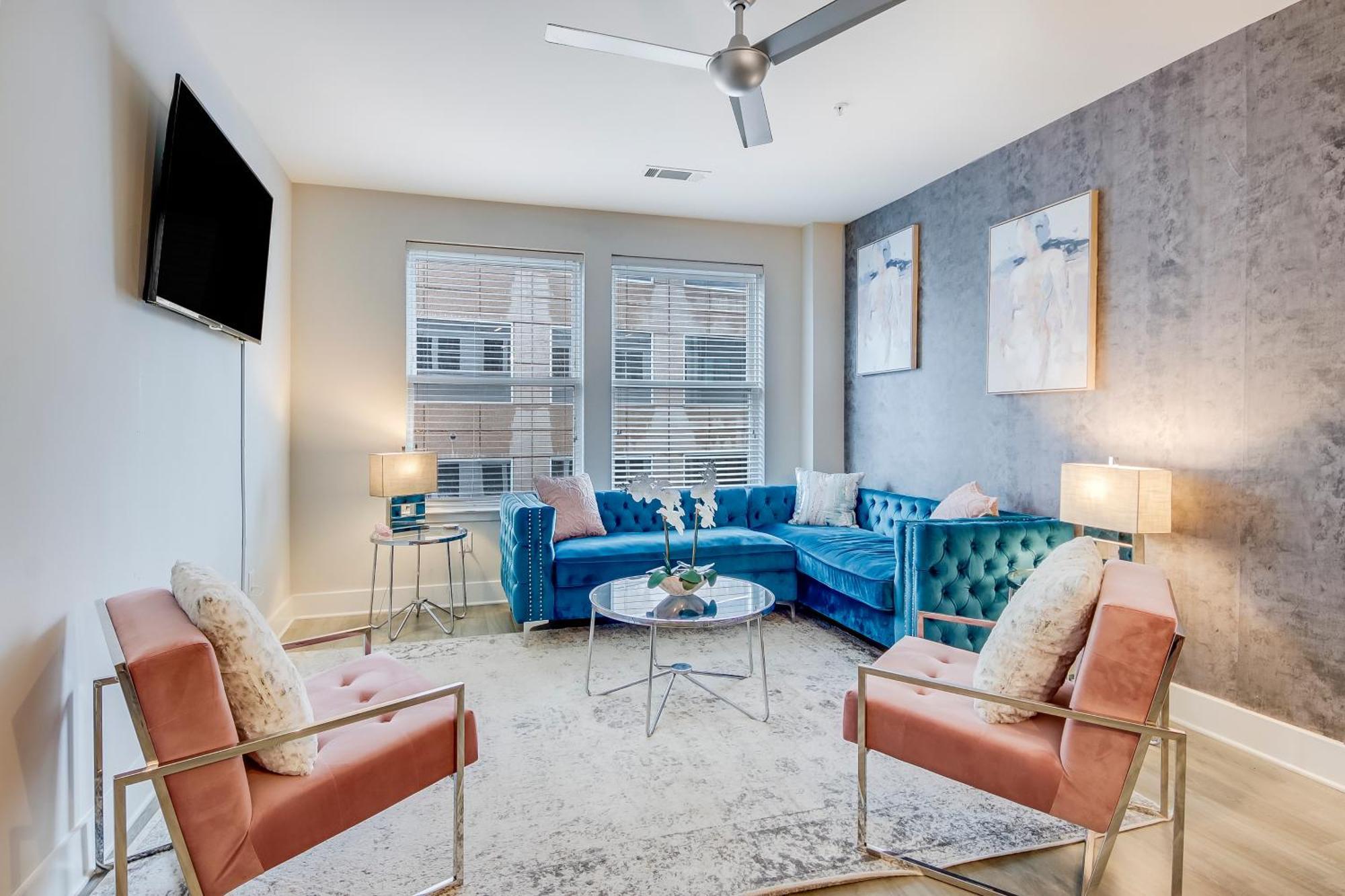 Modern Getaway Minutes From Truist Park! Apartment