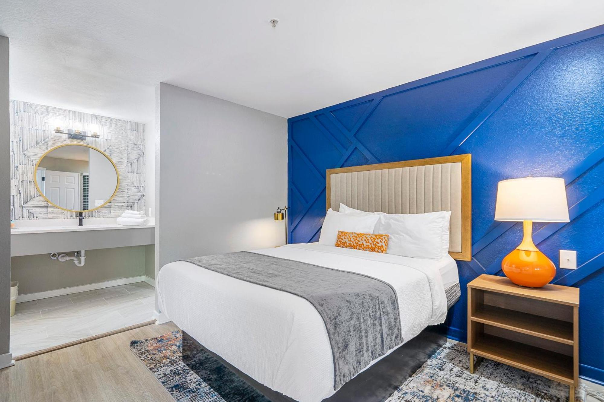 Prime Buckhead Chic In Apartment