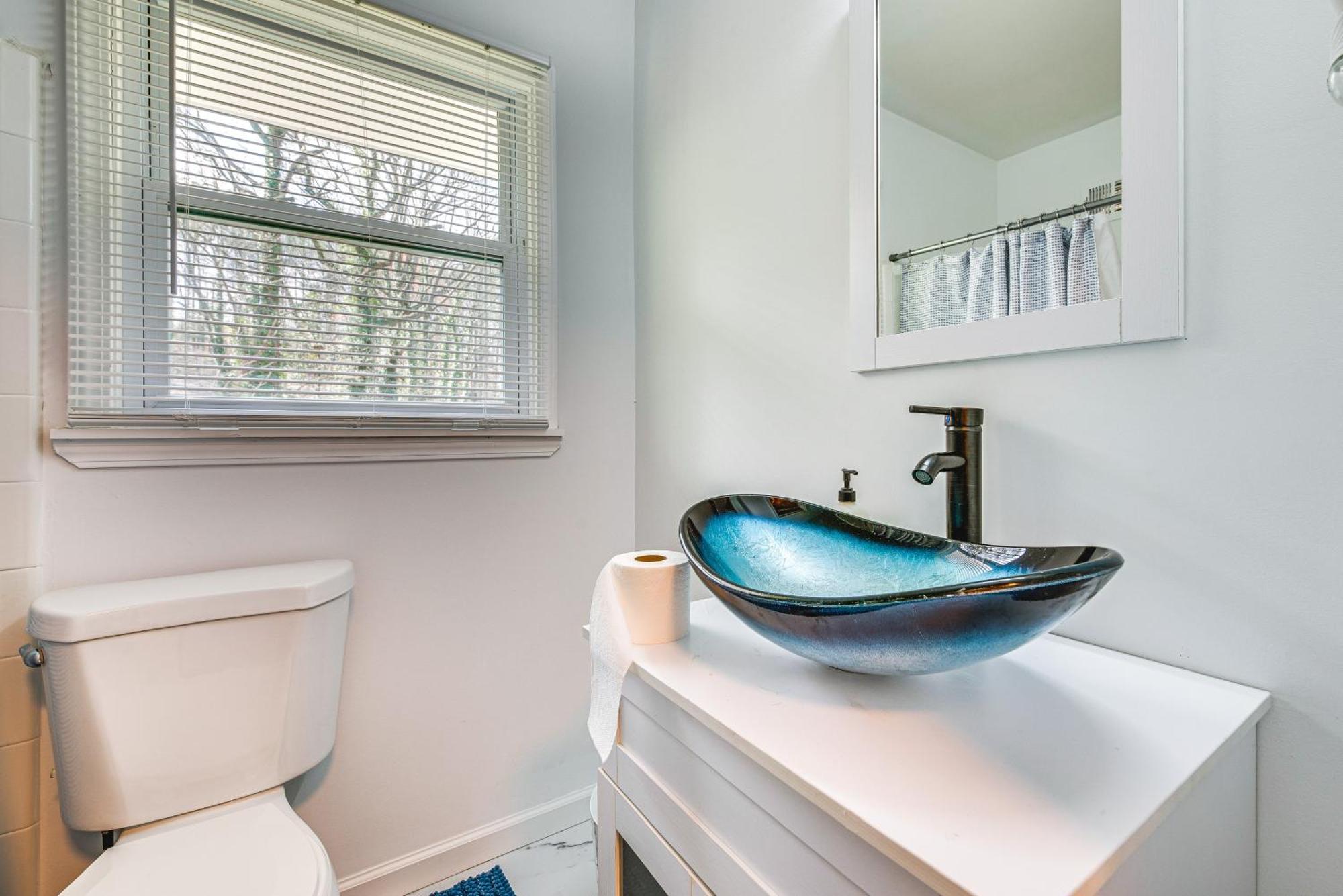 Holiday home Charming With Yard 7 Mi To Downtown! Atlanta