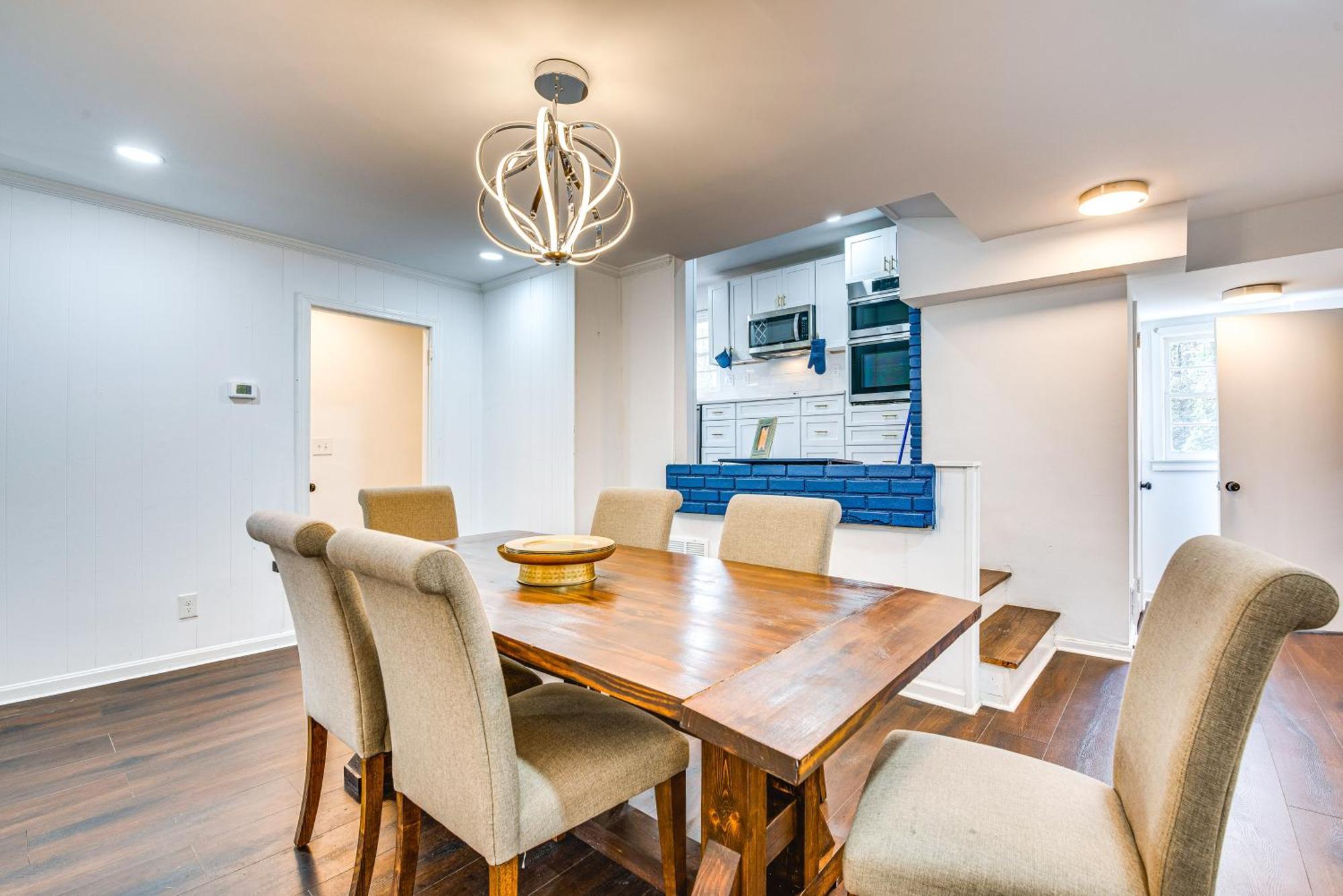 Charming With Yard 7 Mi To Downtown! Holiday home *