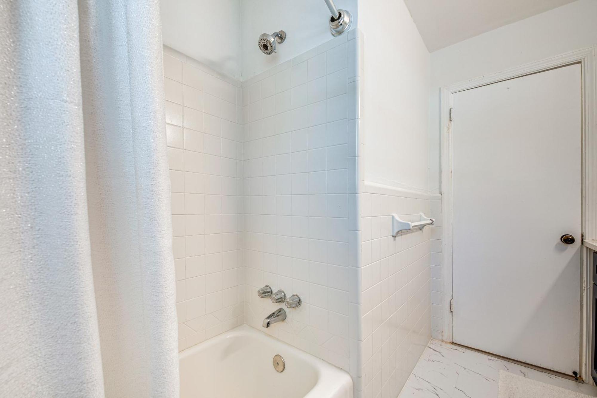 Holiday home Charming With Yard 7 Mi To Downtown! Atlanta