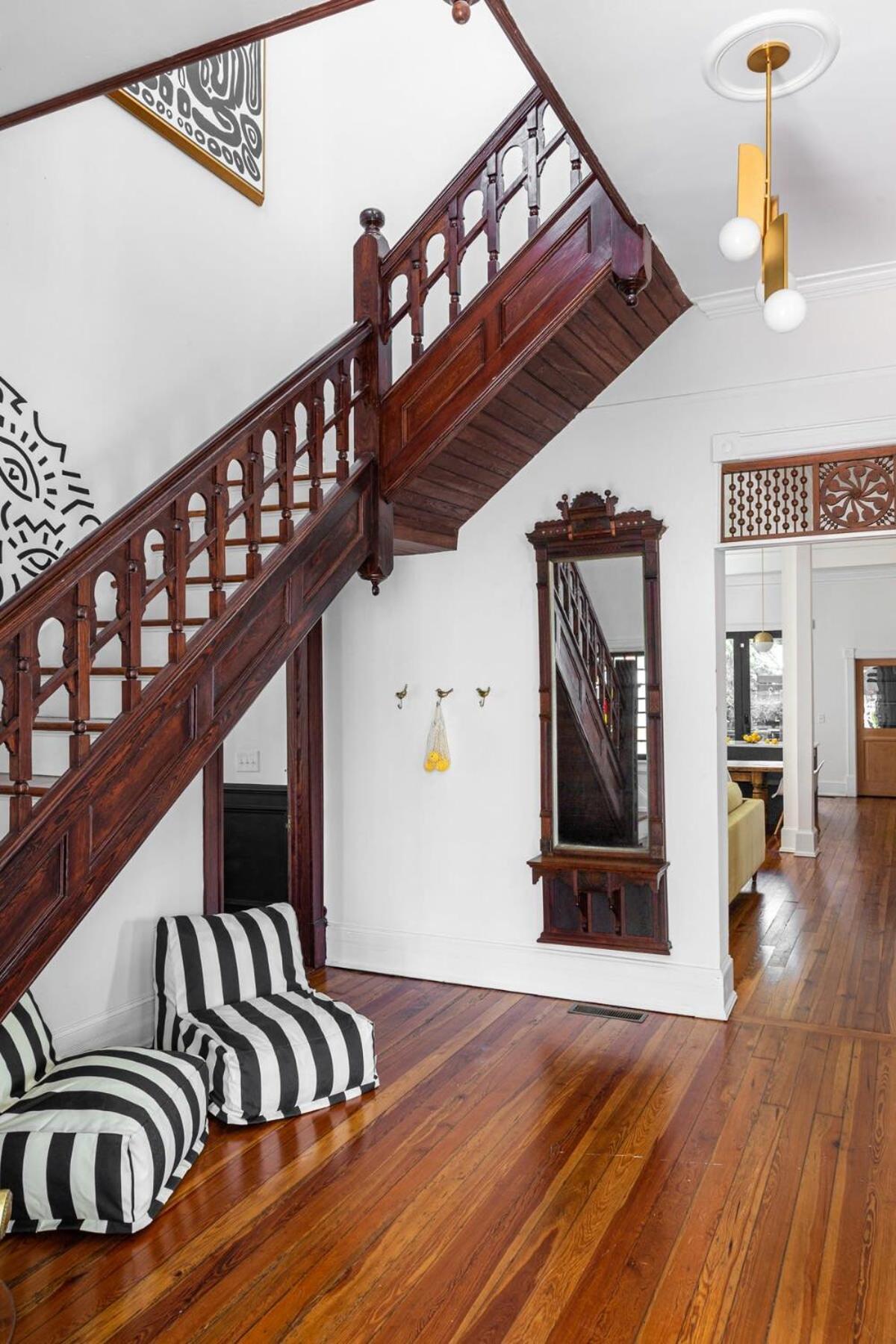 Grand Damn Apartment *